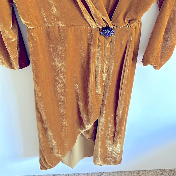 Mango Velvet Lined  Wrap Midi Dress US 6 Brooch Accent Button Orange Gold Color - Picture 4 of 10